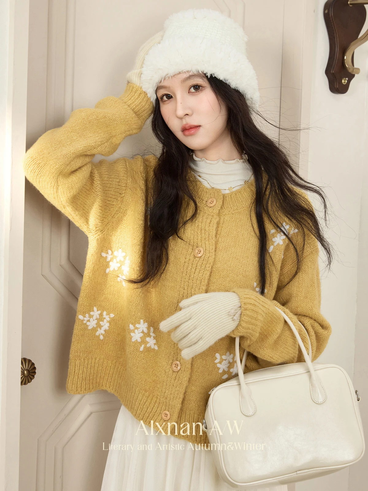 

ALXNAN Women's Yellow Knit Sweater Languid O-neck Long Sleeve Single Breasted Snowflake Pattern 2024 Fall Winter Cardigan L51667