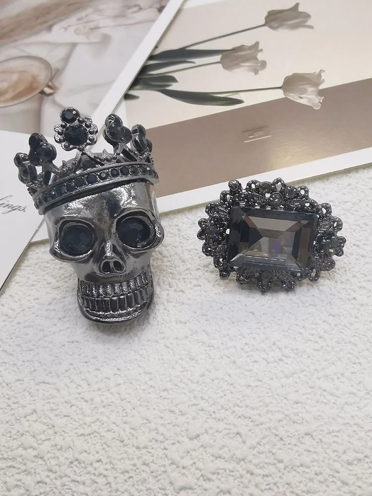 1PC Punk Black Skull Rhinestone Shoelaces Charms Personality Jewelry Buckle Decorations Lace Diy Accessories For Sneakers Boots