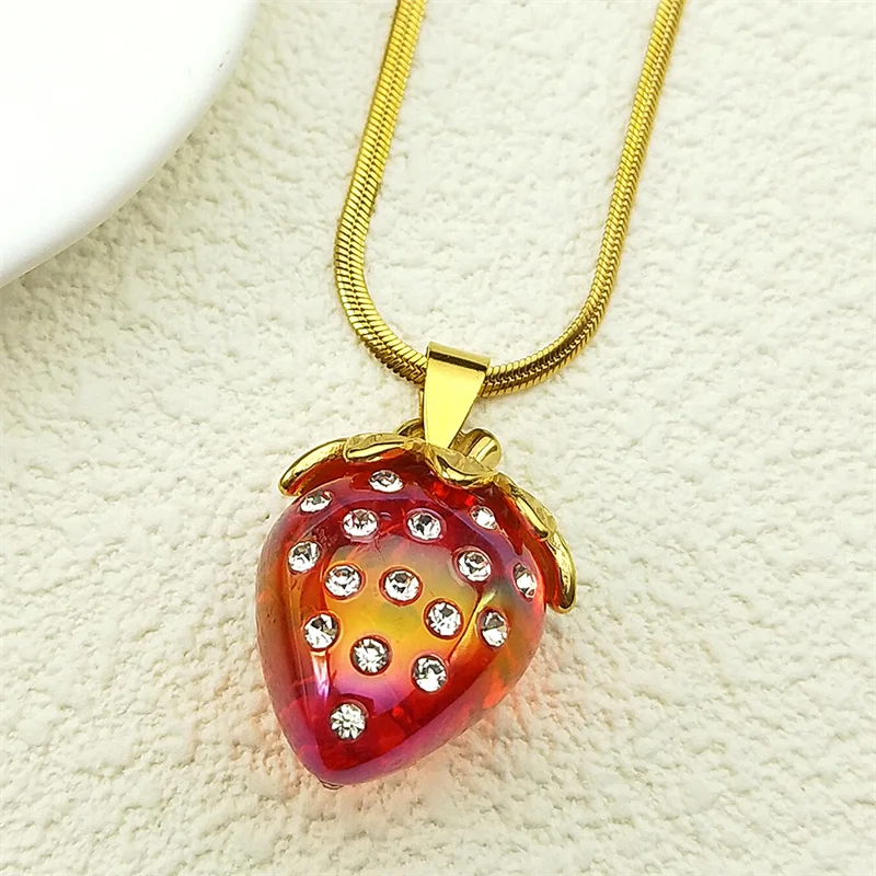 2023 neue Erdbeere Obst Anhänger Halskette Für Frauen Männer Edelstahl Gold Farbe Strass Heißer Sommer Weibliche Kette Schmuck