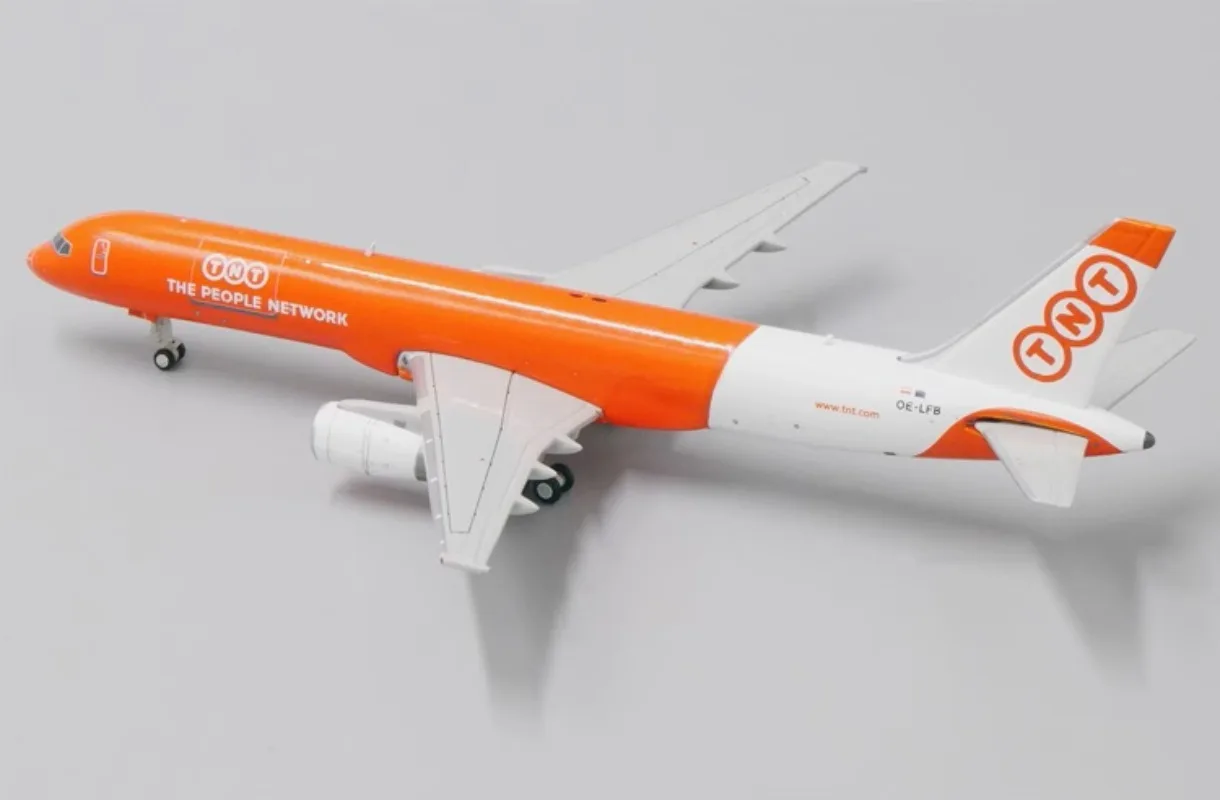 JC WINGS Diecast 1/400 Scale BOEING Alloy Model Aircraft BOEING B757-200F TNT OE-LFB XX4004 Play with Airplane Toy Boy Gift Box