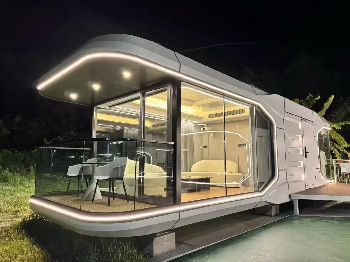 Smart Luxurious Design Best-selling Prefabricated Durable Cost-effective Modern Steel Sandwich Panel Capsule Homes
