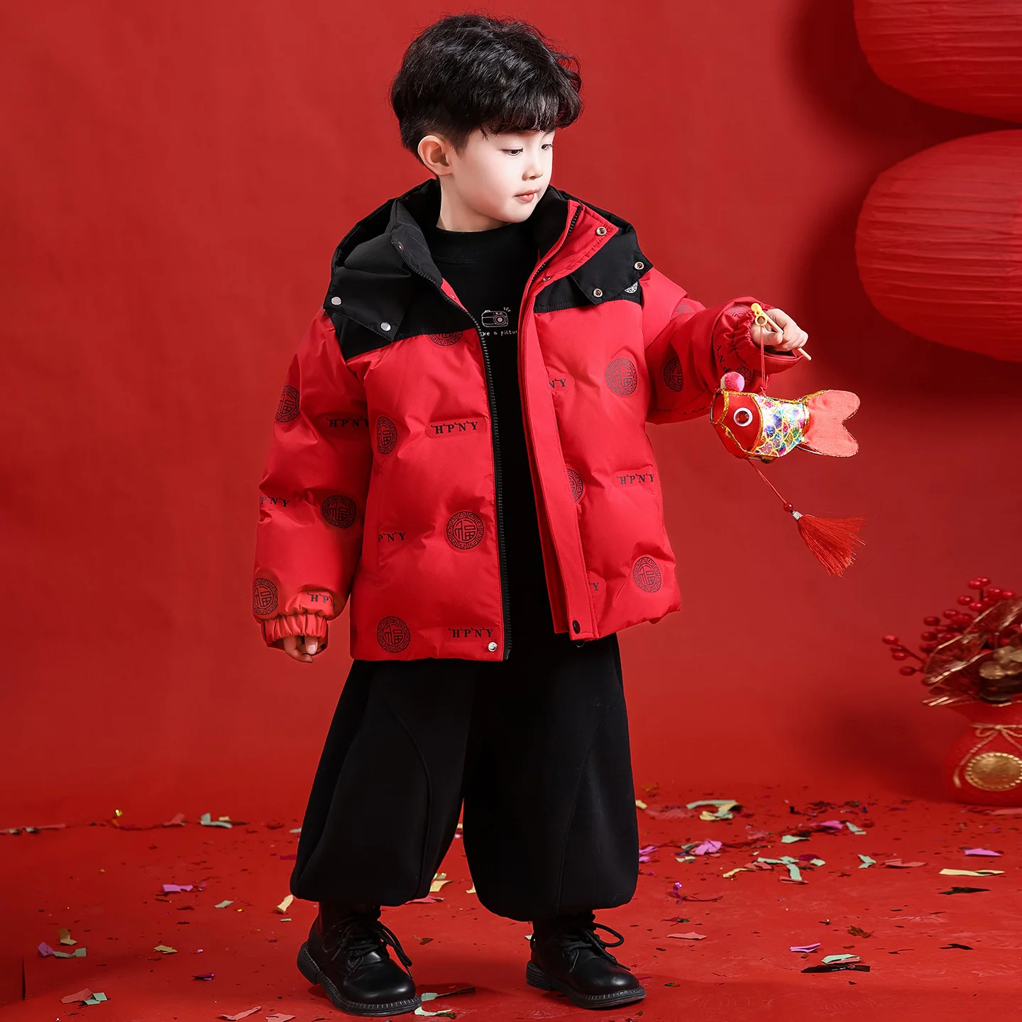 

Зимняя новая куртка-пуховик для мальчиков 2025 года, праздничная одежда для детей на Новый год, красное хлопковое пальто для малышей