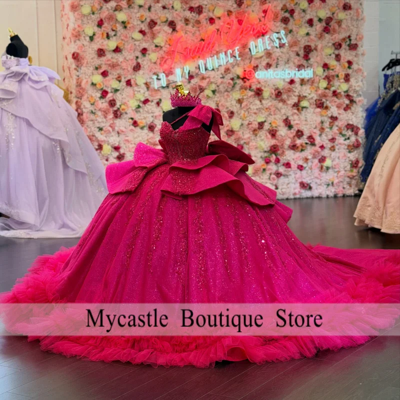 Musa ﻿ Vestido de Quinceañera Rojo Personalizado con Hombros Descubiertos, Flores, Cristales, Encaje en Capas, Cola Larga y Lazo - Vestidos de 15 Años