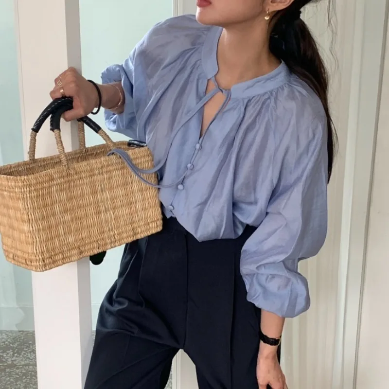 

Элегантная женская рубашка с V-образным вырезом и поясом, свободного кроя, повседневная, универсальная, цветная, с длинным рукавом, модная коллекция Весна 2026, производство Китай