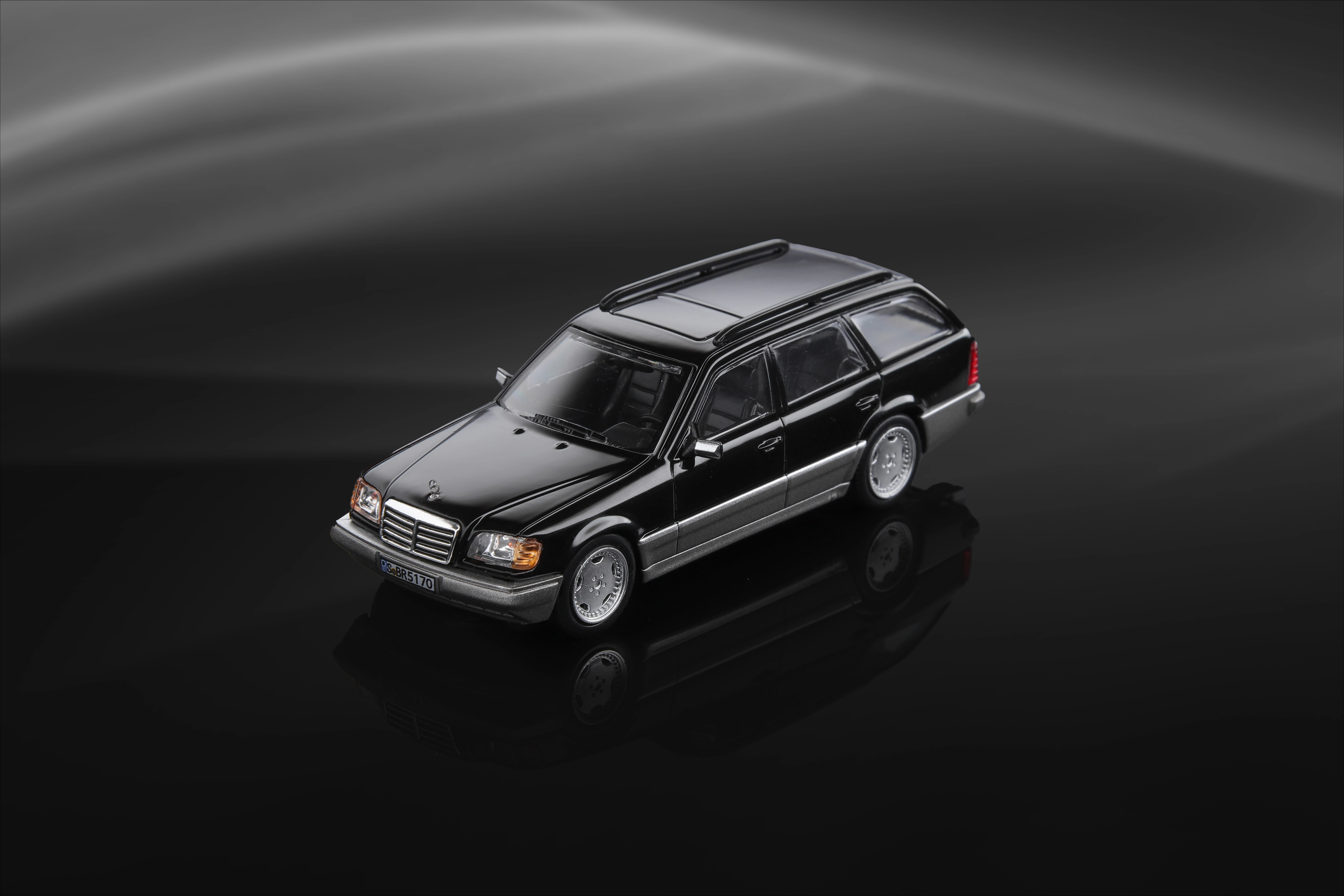 **Pre-order **Mortal 1:64 E Class Mk1 S124 Estate Green /Black Lowride BBS Diecast Model Car