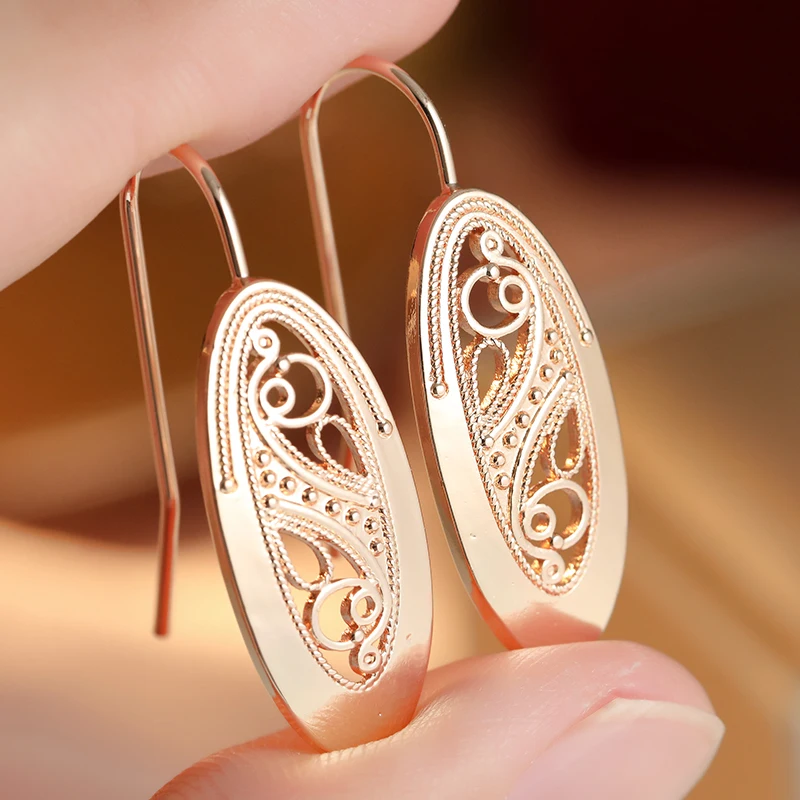 Fashion Hollowed Pattern Design Golden Hook Earrings for Women Elegant Temperament Banquet Anniversary Jewelry Accessories Gifts