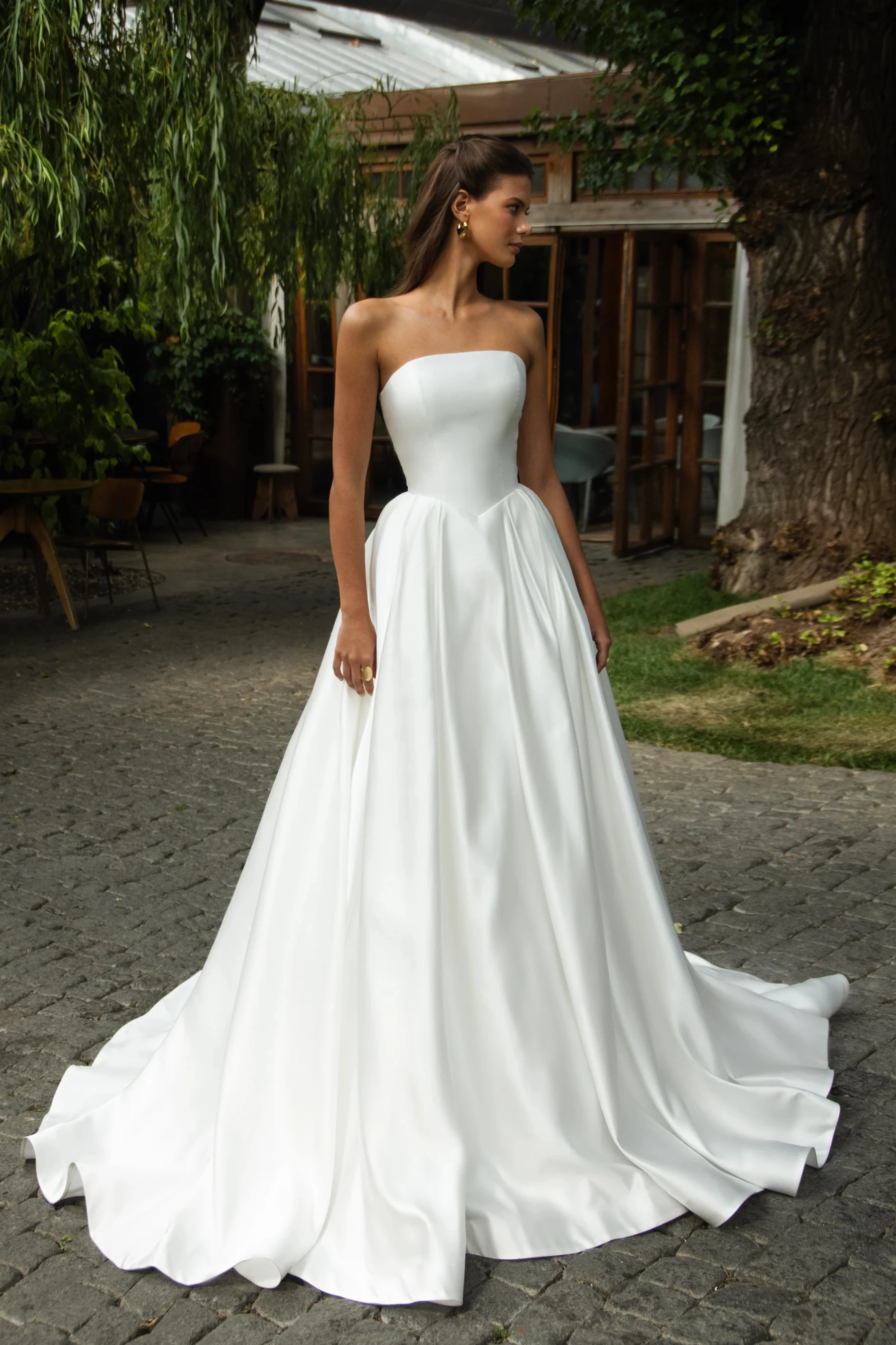 ชุดแต่งงานแบบไม่มีสายราคาประหยัด ปี 2025 ชุดเจ้าสาวทรงเอไลน์แบบเจ้าหญิง ผ้าซาตินเรียบง่าย ชุดราตรีงานพรอมยาวสำหรับงานแต่งงาน