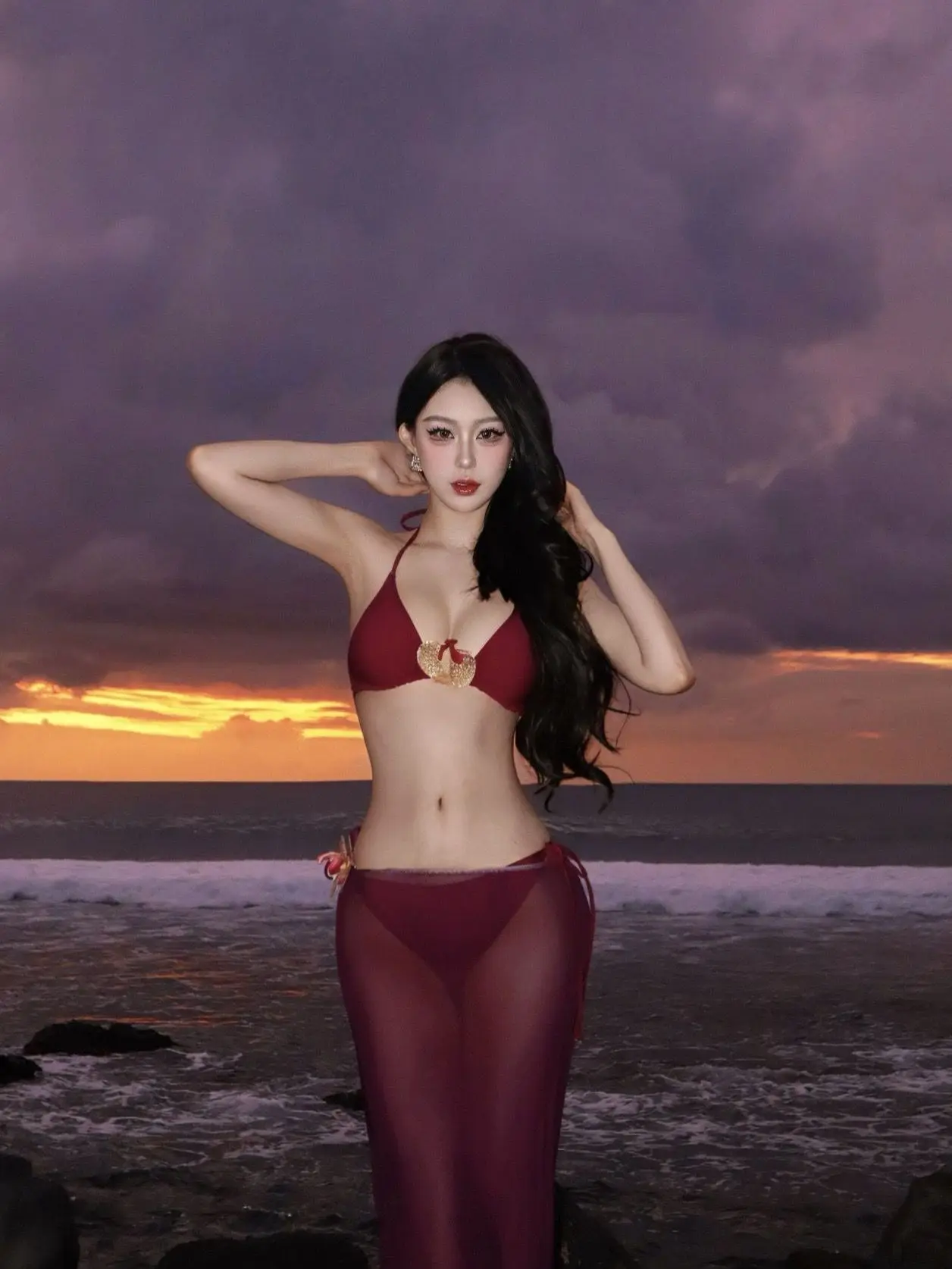

OUTFlT STUDIO Beach Vaion Sle Bikini Slim Cover Sexy Set Women's Summer High-End Tee-Piece Set Faionable Ensemble
