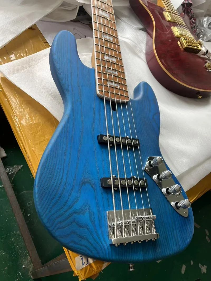High quality 6-string electric bass，Roasted maple neck，Silver hardware，Active electronics，Live photos, free shipping