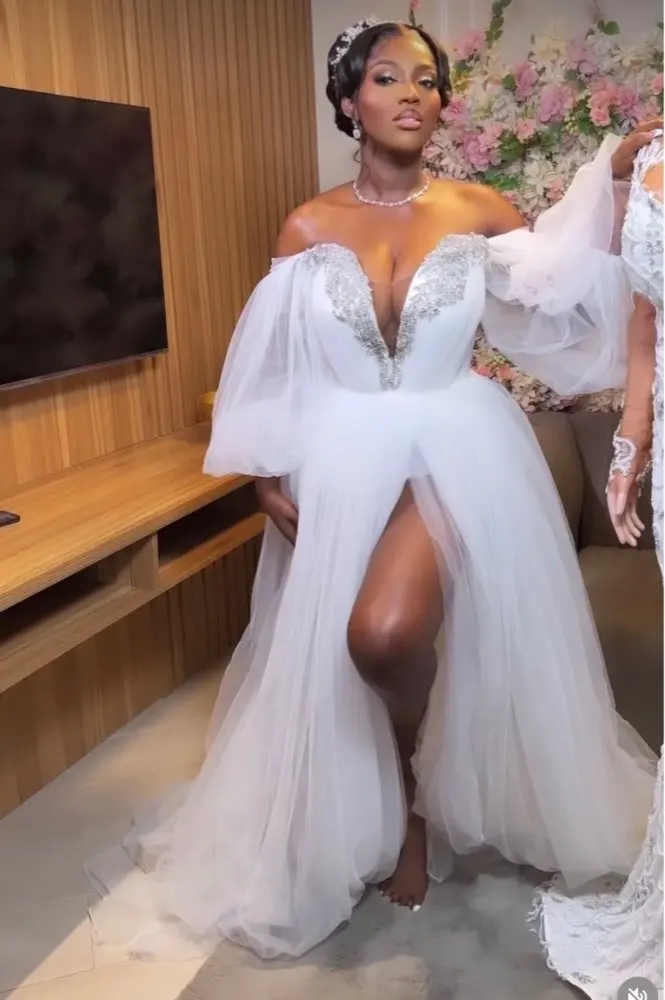 Branco da noiva robes para o casamento fora do ombro manga longa lado dividir tule cristal africano vestidos de banho nupcial roupões de mariee