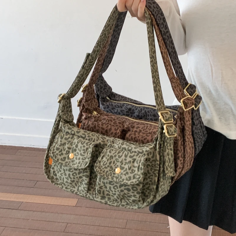 

Сумка с леопардовым принтом, повседневная, с регулируемым плечевым ремнем, мини-сумка на плечо, с двумя карманами, маленькая сумка-полумесяц через плечо