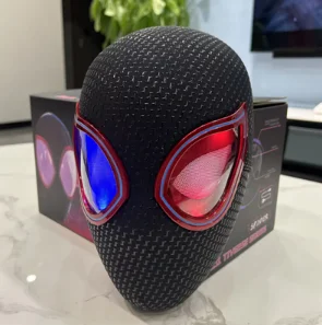 Direct leverbaar: 1:1 schaal Miles Morales Spider-Man elektronisch masker met bewegende, oplichtende ogen, ringbediening, cosplay speelgoed, cadeau voor jongens