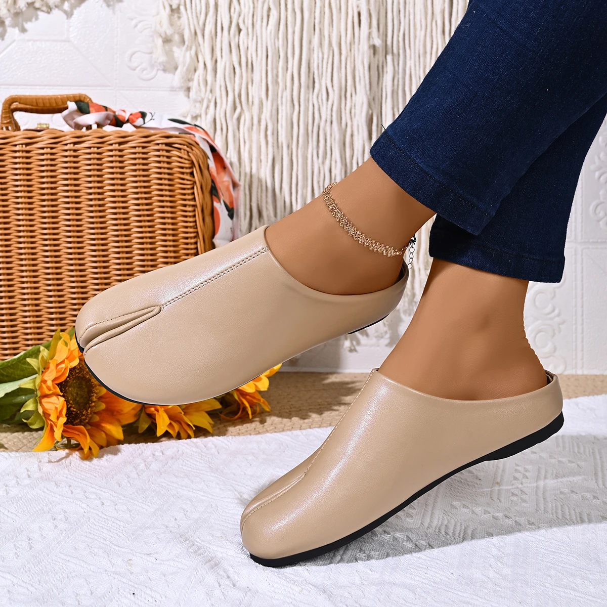 Neue modische Tabi Ninja Flats aus Leder mit geteilter Zehenpartie, flache Schuhe für Damen, bequeme Loafer, lässige Damenschuhe mit niedrigem Absatz, Muller-Schuhe für Damen