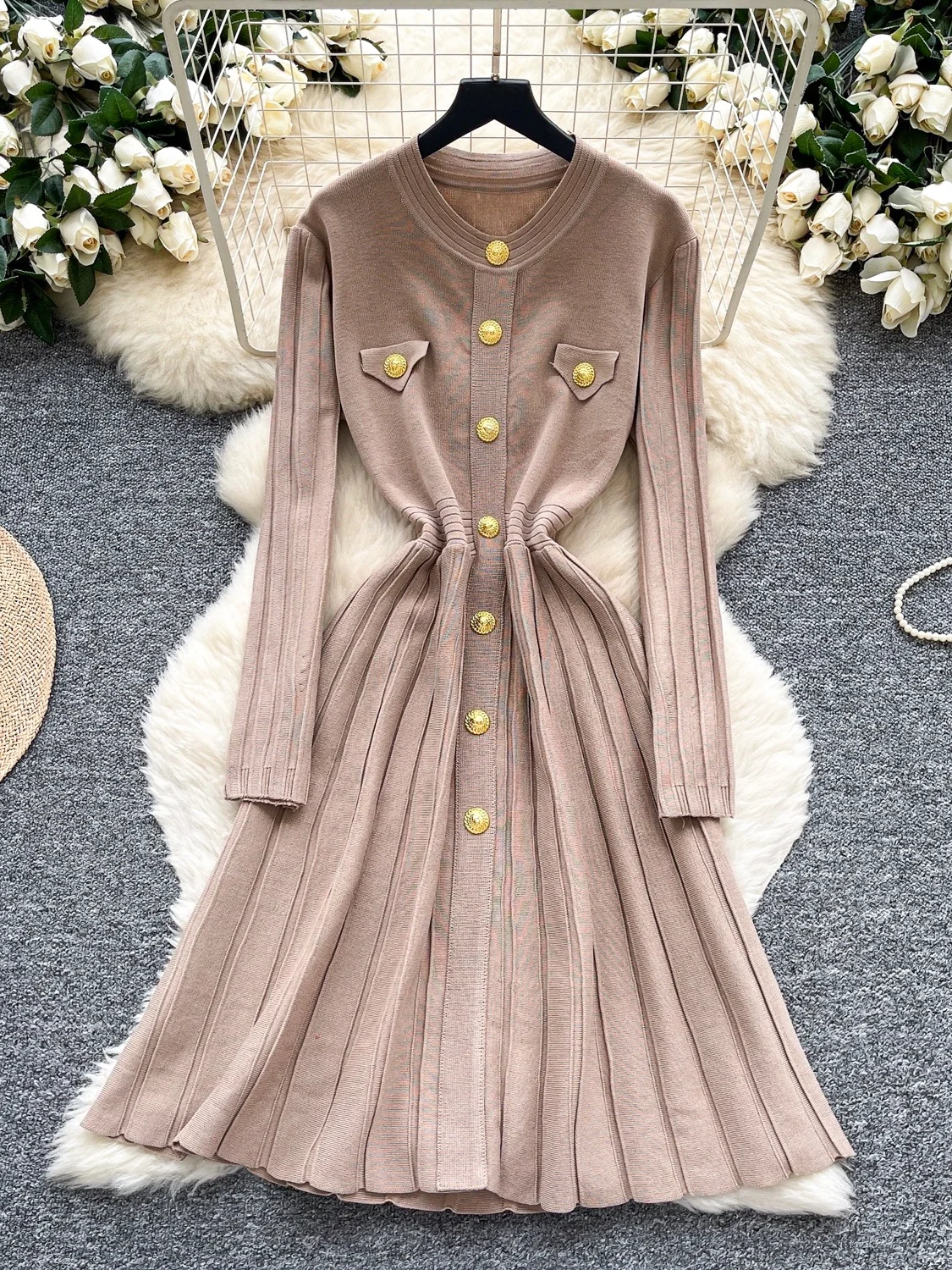 Vestido de Suéter E Retro com Fivela de Metal, Ajuste Slim, Manga Longa, Decote Redondo, Camada Base Fena, Vestido...