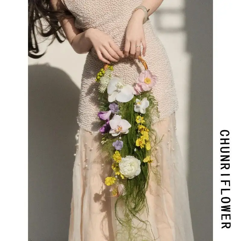 

Dopamine color simulated flower bouquet wedding dress shooting hand bouquet hand carrying flower collar Mori system