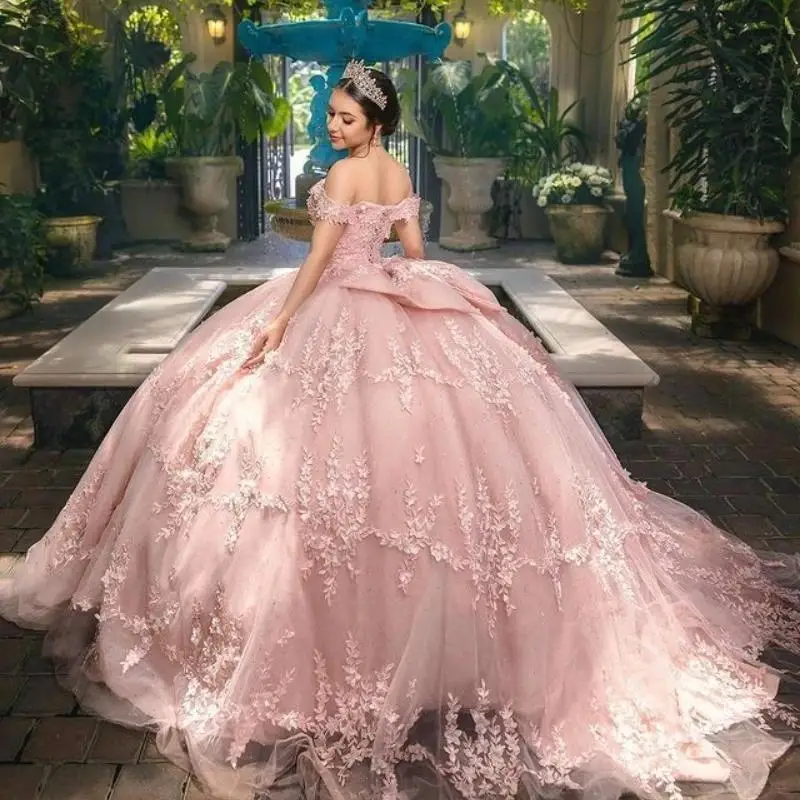 Gaun dansa merah muda Quinceanera berkilau gaun pesta manik-manik renda applique berpayet bahu terbuka gaun pesta putri Vestidos De 15 Anos manis