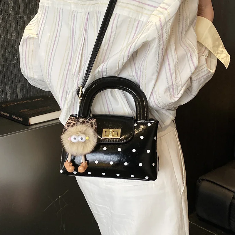

Mom' Bag Elegant High-End Shopper Bag For Fashionable Women With Large Capacity Solid Color And Versatile Commuter Use