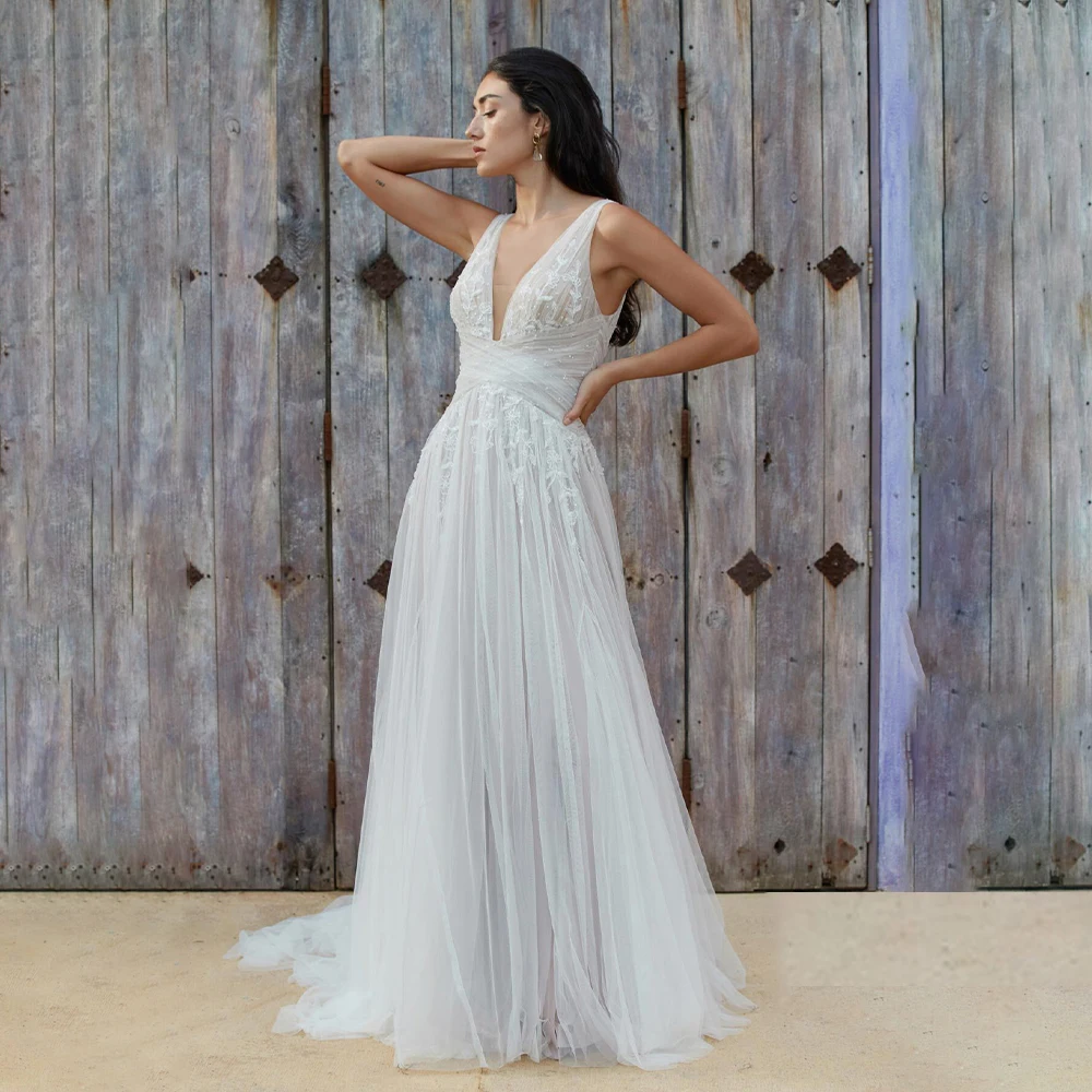 

Customized Tulle Lace Applique Wedding Dress Sexy V Neck Sweep Train Bridal Gowns A-Line Customized Wedding Gown
