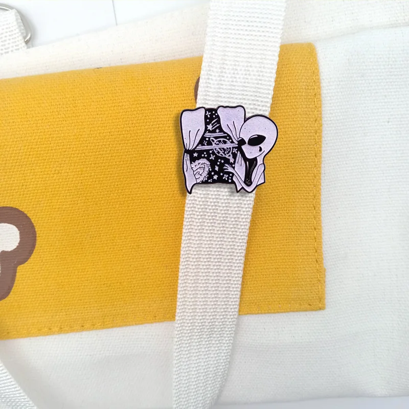 Cartoon Cute Alien Enamel Pin Spaceship Badge Funny Kids School Bag Brooch Children\'s Day Accessories Wholesale