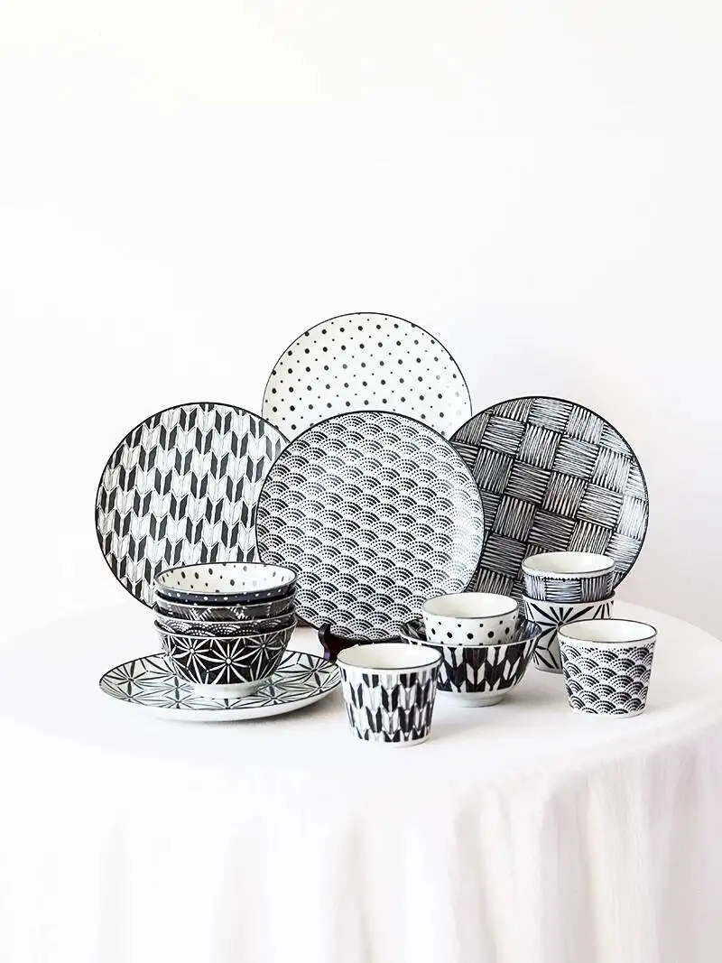 In Stock Japanese Imported Mino Ware Black And White Minimalist Ceramic Round Dish For Home Use Ins Style Large Flat Plate