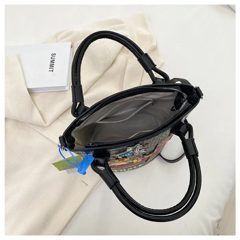 2026 New Large Capacity Commute Stylish Design Crossbody Bags Fashion Zipper Sewing Thread Sweet PU Women's Shoulder Bags
