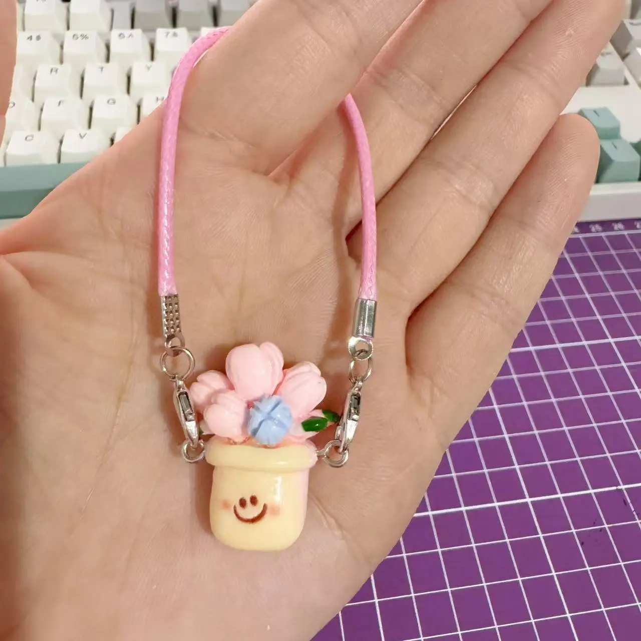 귀여운 만화 미니어처 물컵 펜던트 참 장식품 인형 목걸이 장식용 귀여운 미니 우유병 모델 플러시 인형 액세서리