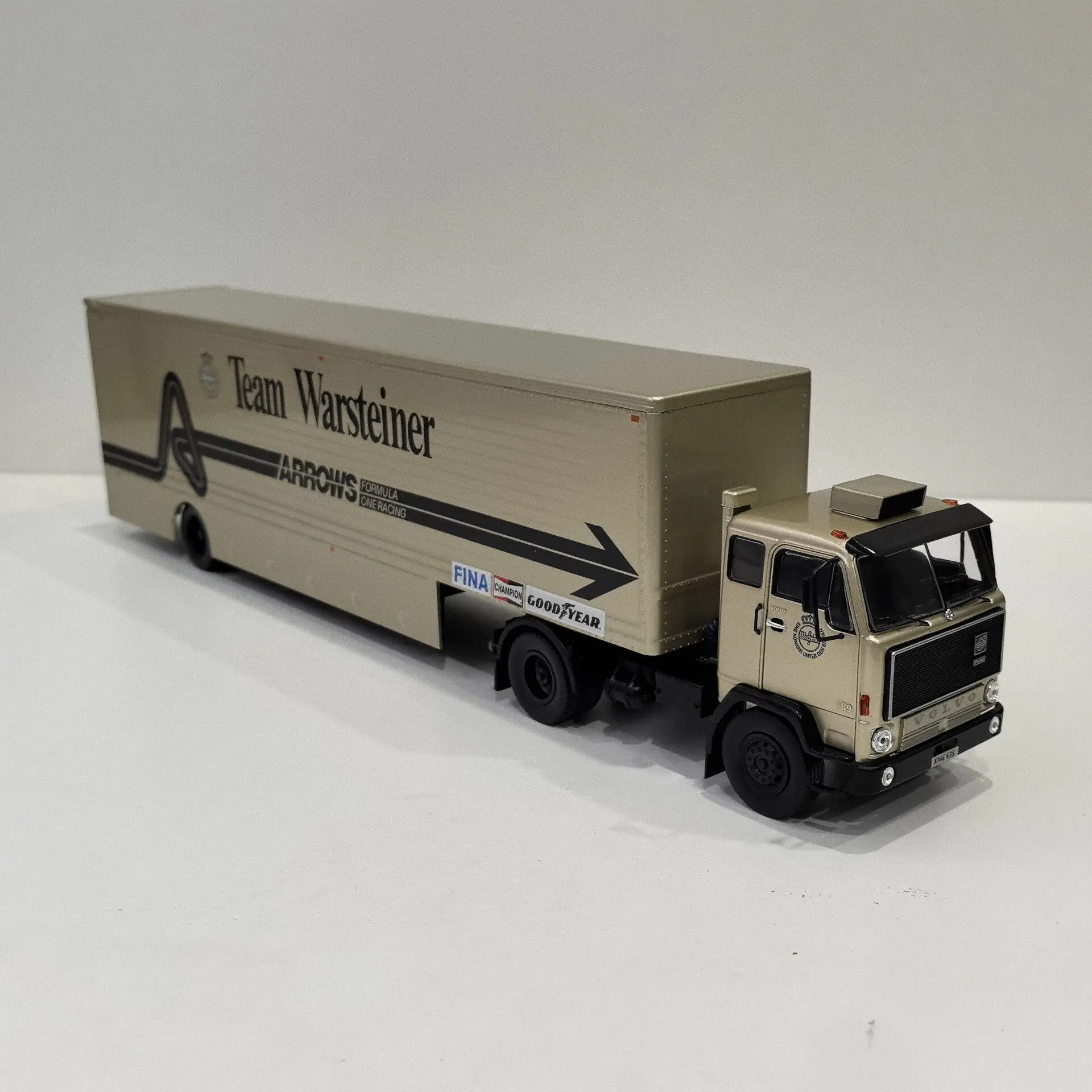 Diecast IXO 1/43 Scale VOLVO F89 1981 Trailer Truck Front Alloy Car Plastic X8T1 Alloy Car Model view 4