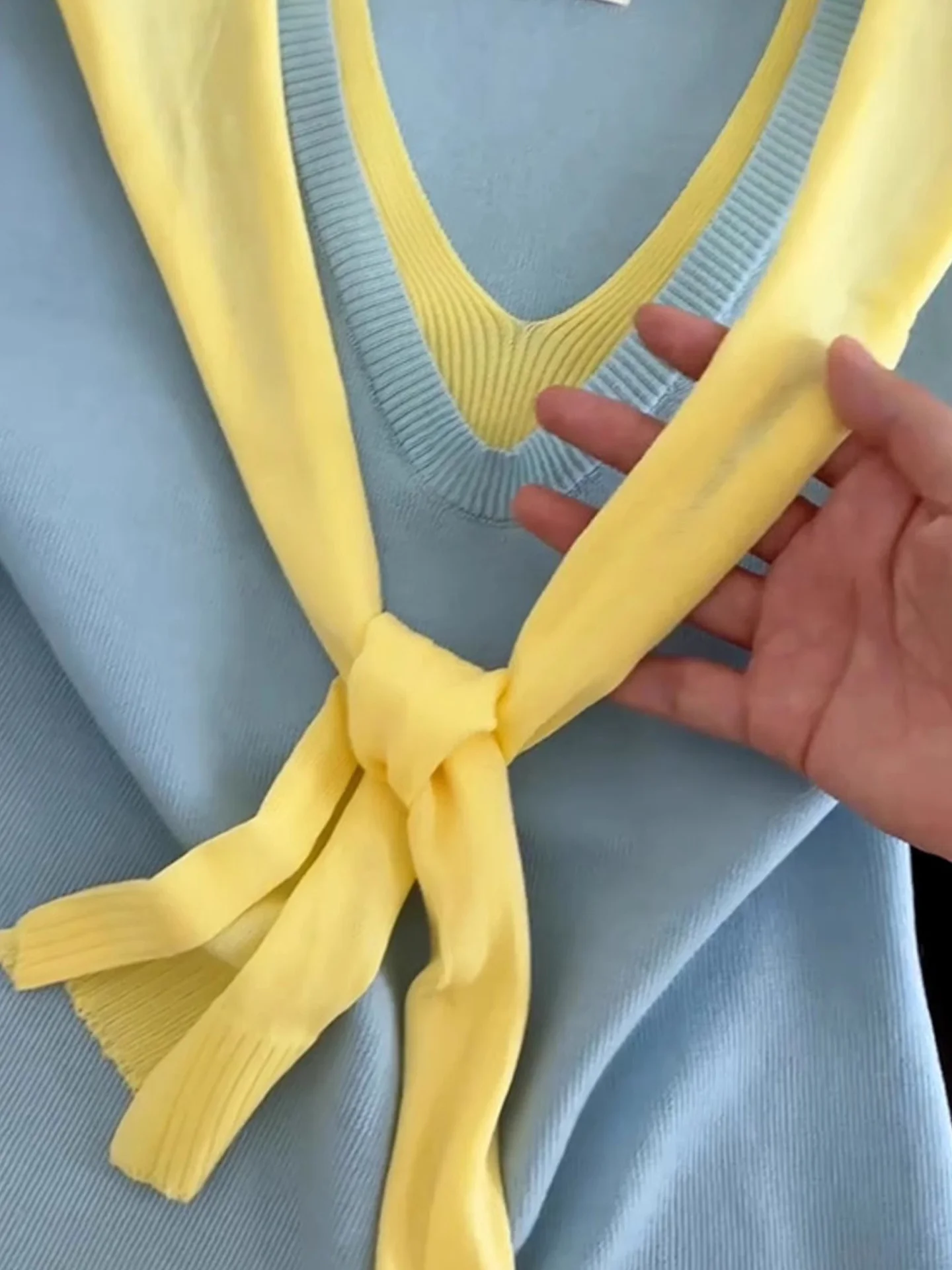 Summer 2025 Ice Silk Knitted Vest Svel V-Ne Slimming Base irt Color Blo Fre Sle Age Reduction Top Korean Sle