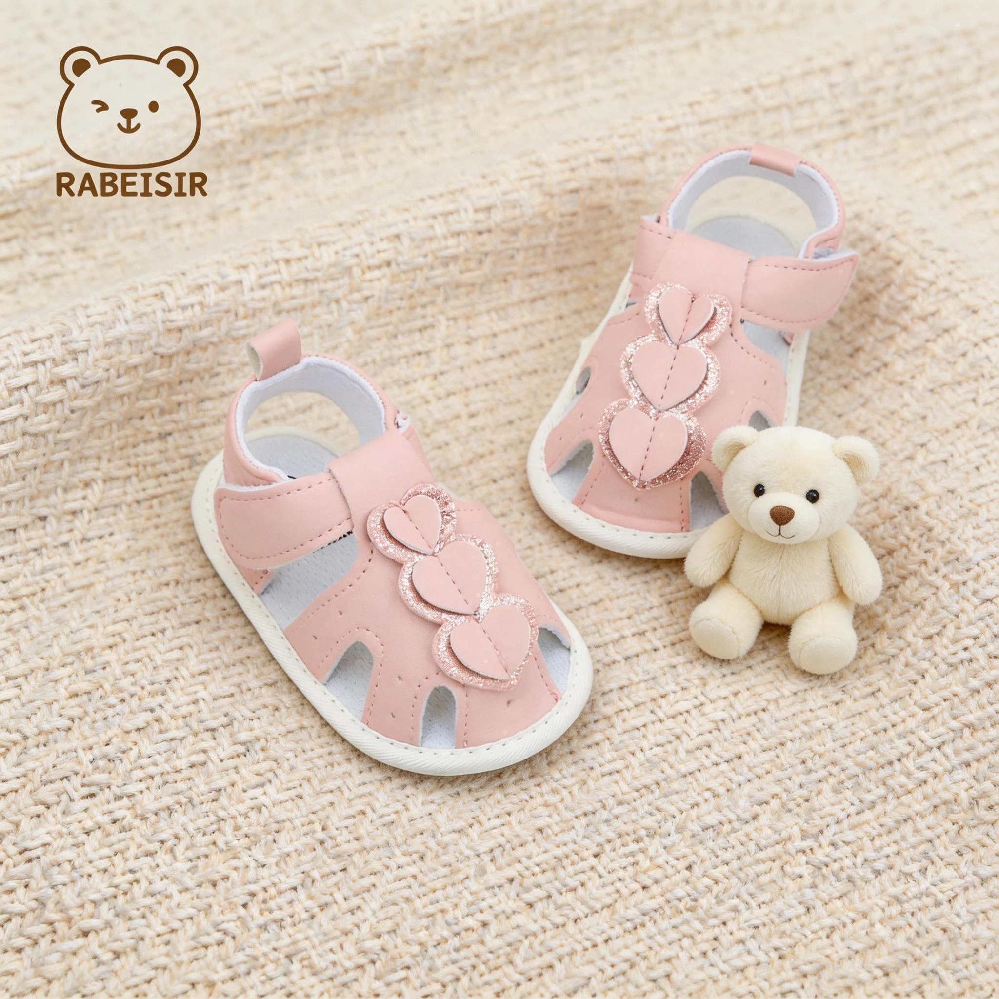 Summer girls' sandals with closed toe, cute heart design, lightweight soft sole, suitable for learning to walk and casual wear
