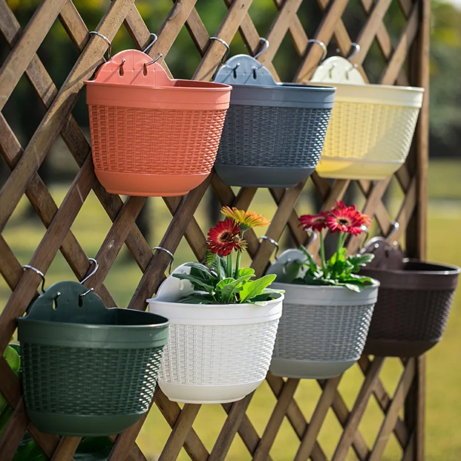 1 Pcs Imitation Rattan Semi-circular Wall Hanging Lazy Pot Plastic Resin Balcony Hanging Wall Hanging Green Ivy Flower Pot
