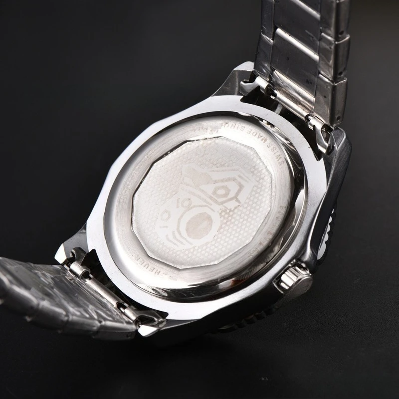 ​ ​ 2025 ساعة رجالية متعددة الوظائف سيليكون باند سبيكة حافظة كوارتز حركة مقاومة للماء رياضية كاجوال مضيئة التقويم