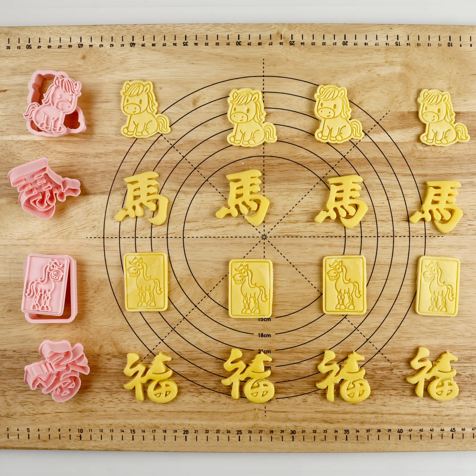 

Lucky Horse Cookie Mold Cute Little Pony Character Fondant Cake Decoration DIY Baking Tools for New Year Baking Supplies