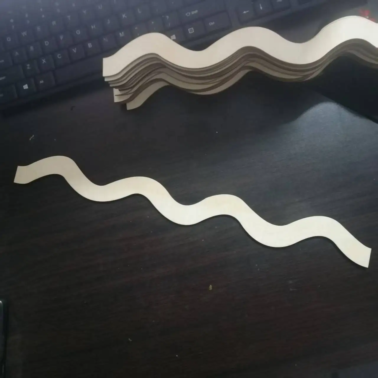 

20pcs wavy border Wooden Unfinished Scalloped Wood Molding DIY Wooden Moulding Trim for Home Wall Window Cabinet Shelf Door Fra