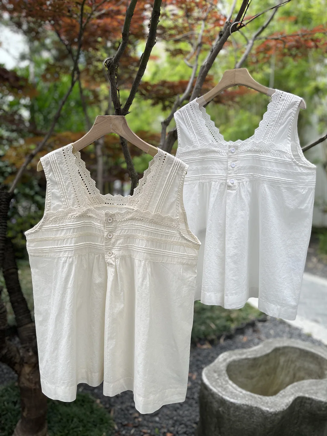 Nuovo Top Estivo Dolce e Morbido con Pizzo, Vestibilità Ampia, Plissettatura a Fisarmonica, Spalline Larghe, in Misto Cotone, Canotta da Donna