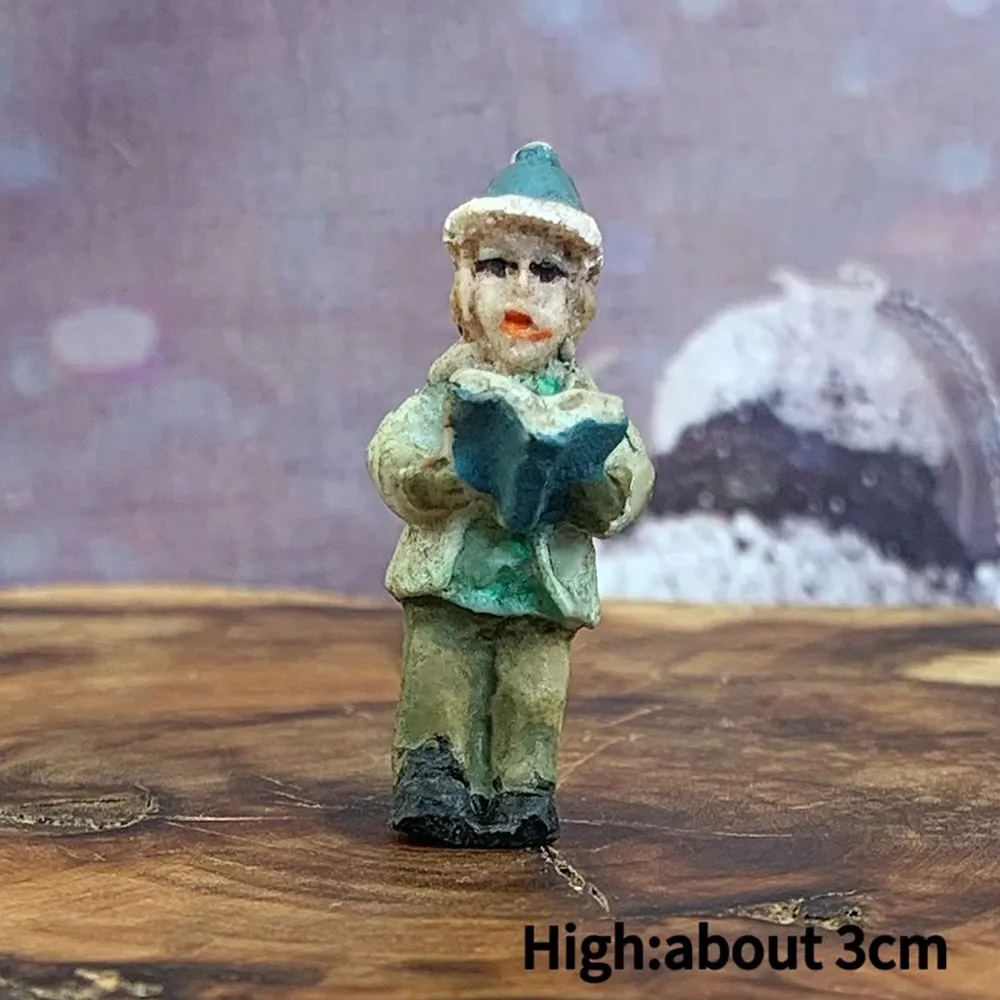 Natural Root Wood Christmas Mini Figure Diorama Ornament, Resin Winter Villager Desktop Decor, Rustic Xmas Home Souvenir Gift