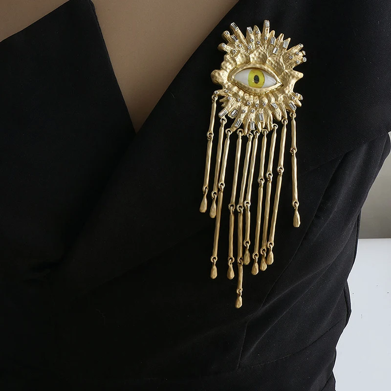 Fashion Retro Gold Eyes Tassel Brooch Woman Coat Overcoat With Exaggerated Pin Punk Jewelry Accessories