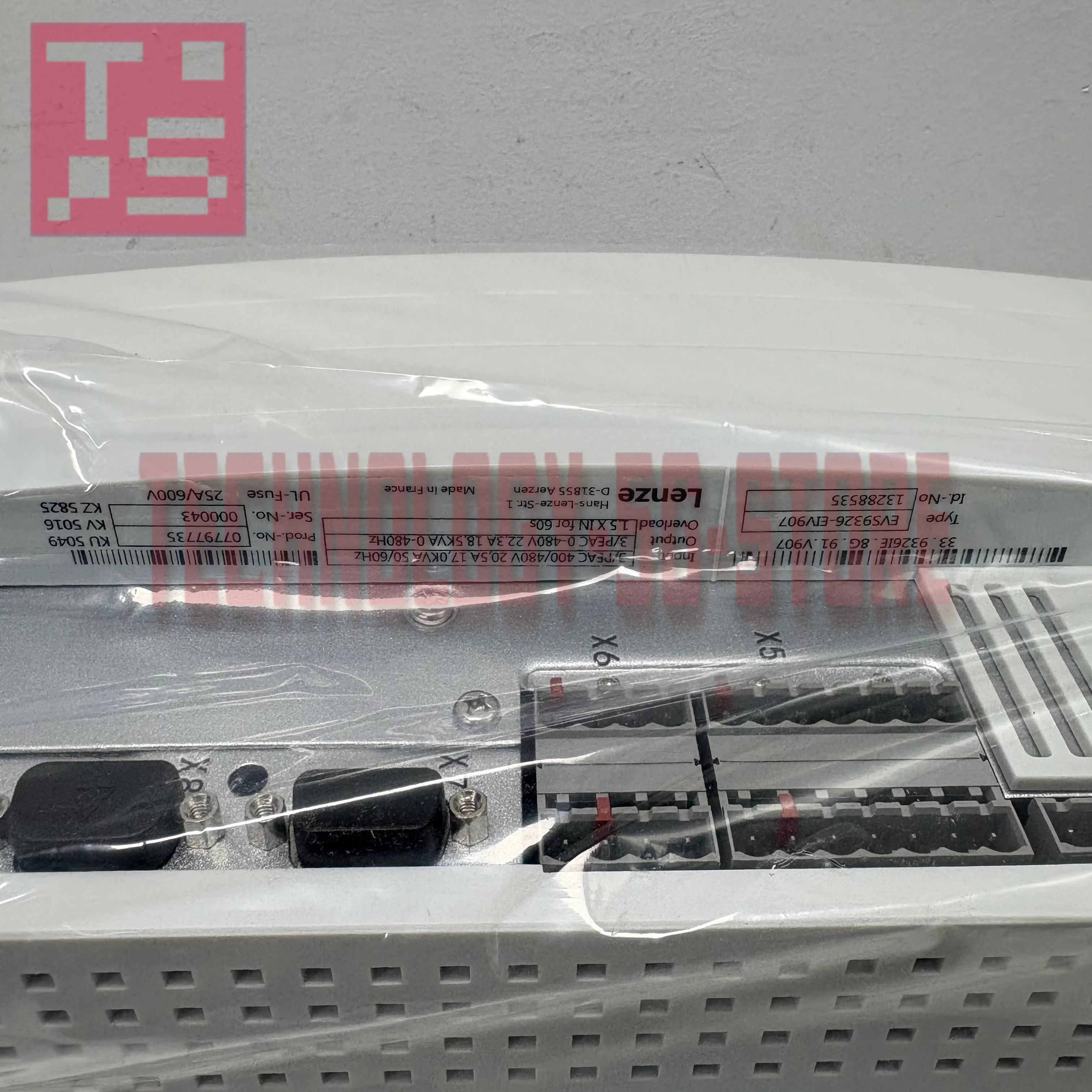 サーボドライバー 新品箱入り EVS9326-EIV907