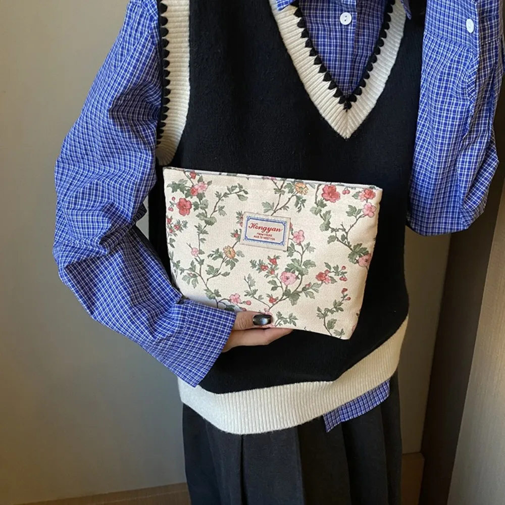 

New Retro Cosmetics Storage Bag Floral Printing Large-capacity Washing Bag Portable Makeup Bag Travel