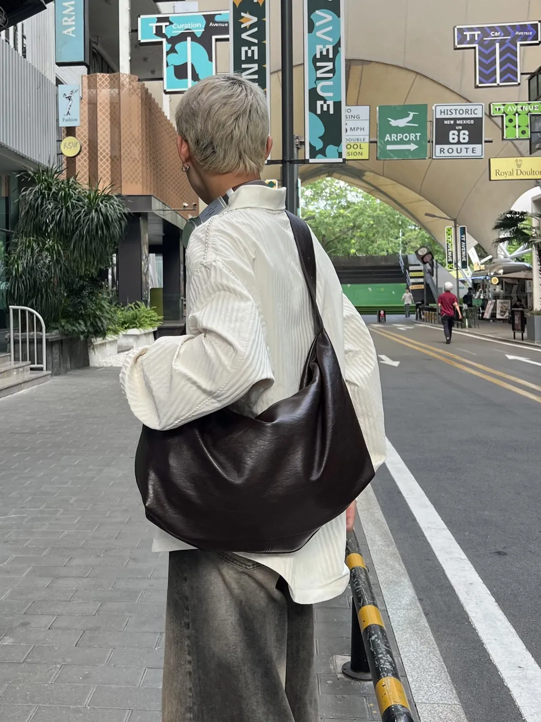 

YUEN Retro Large Capaci Soft Leather Crossbody Bag Casual Commuter Bag for Men And Women Street Sle Single oulder Bag