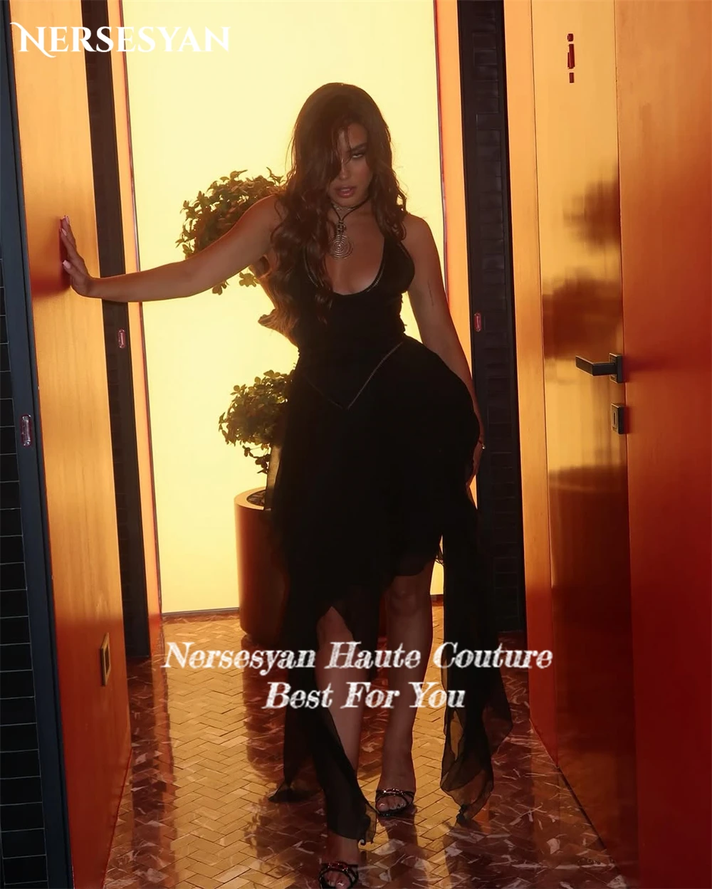 Nersesyan Sexy noir robes de bal en mousseline de soie bretelles Spaghetti une ligne robe de soirée formelle dos nu sans manches robe de soirée personnalisée