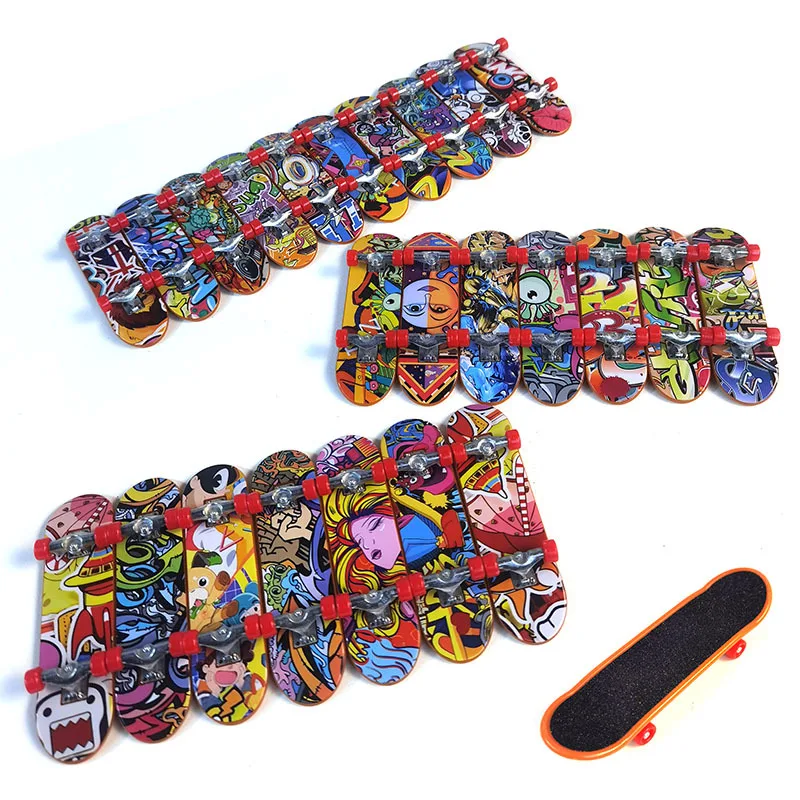 10 pz/borsa Creativo Del Fumetto Della Lega Fingerboard Skateboard Mini Finger Tavole Skate Truck Finger Skateboard Per I Bambini Giocattolo Regalo