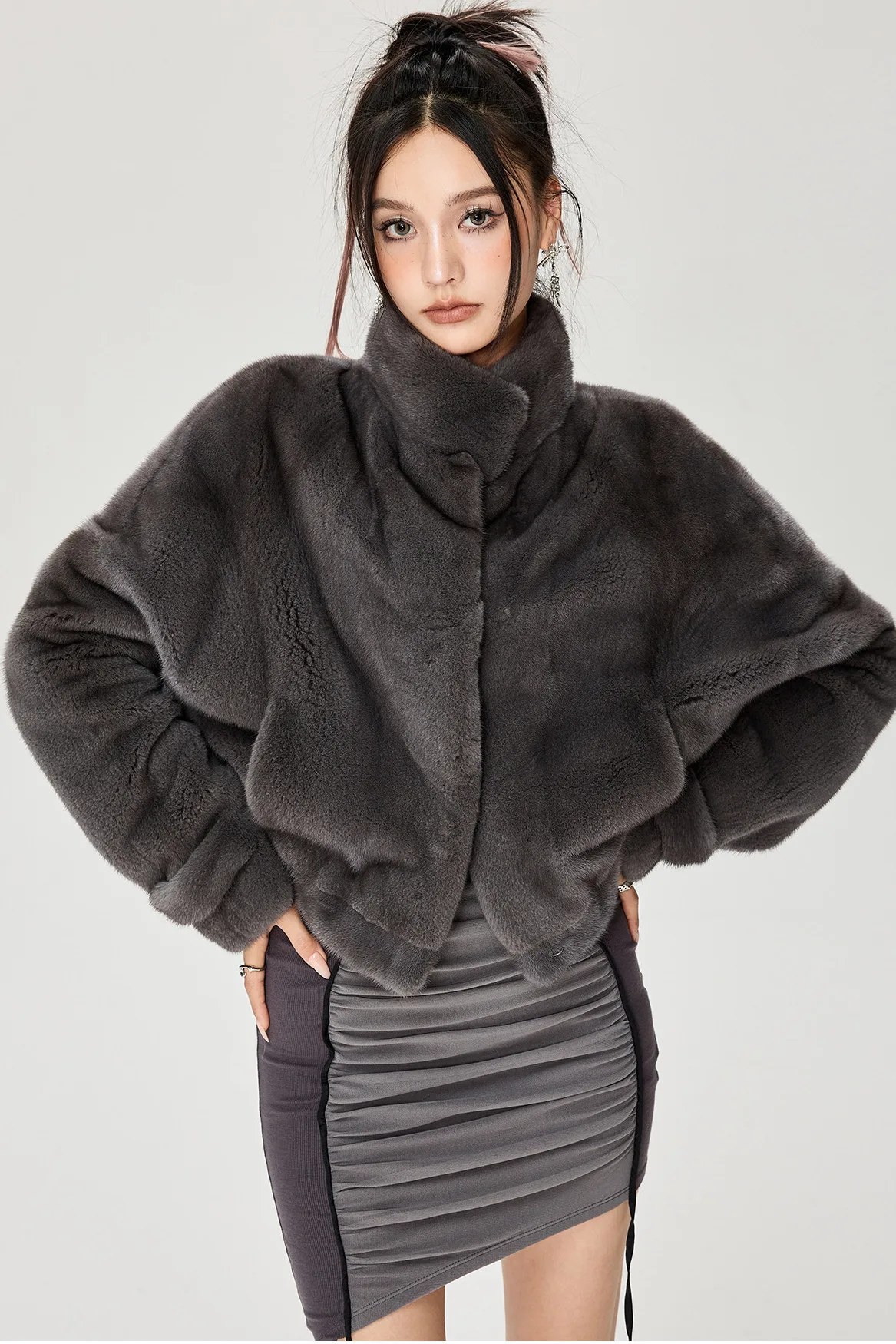 

Korean Fashion Faux Fur Short Jacket for Women's Winter Stand Up Collar Slimming Solid Color Coat Female Clothing