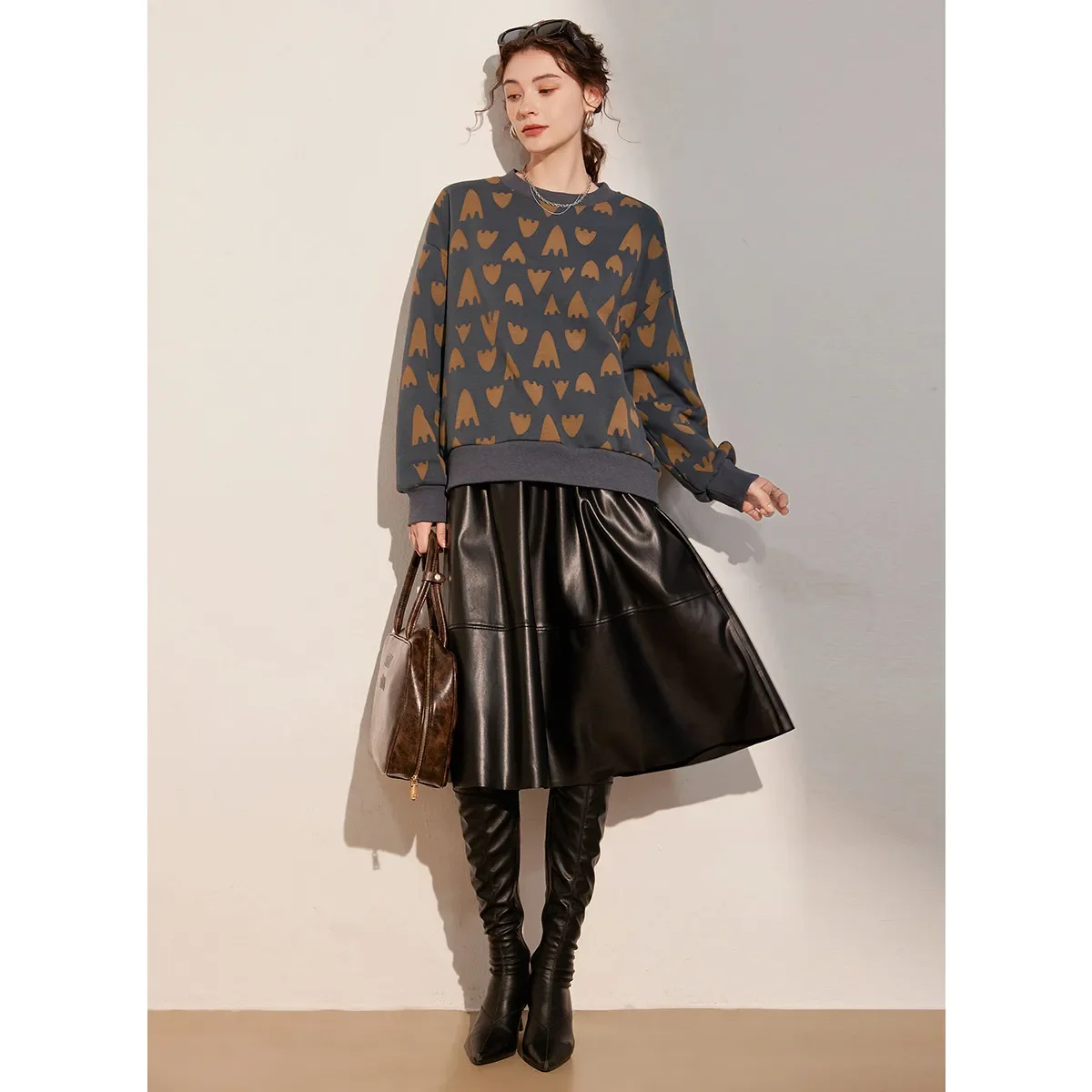 LOUIS YAO 2025 Winter Thickened Fleece Printed Hoodie with Geometric Pattern Round Neck Loose Long Sleeve Women's Top