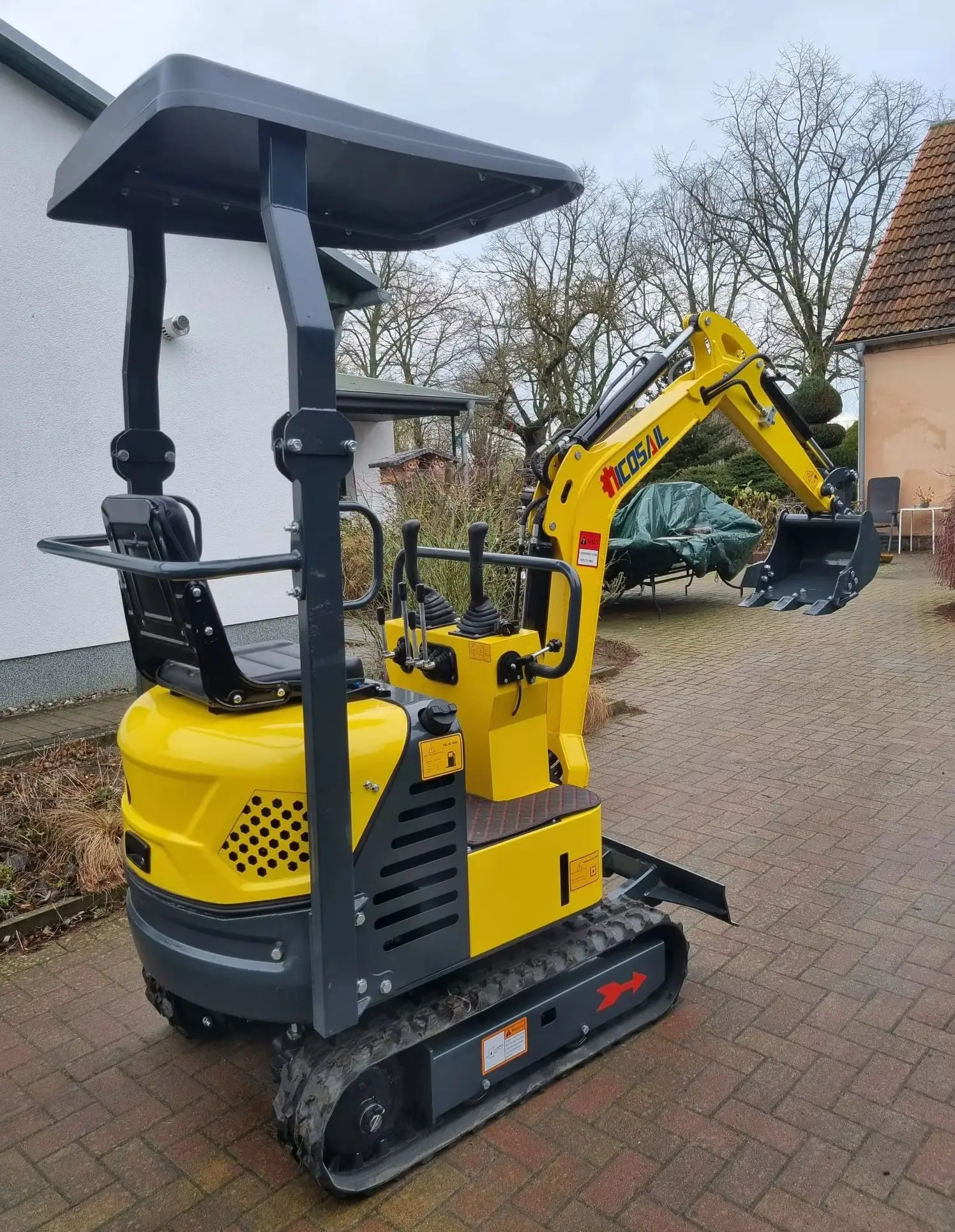 Fast Delivery Multi-function Mini Excavator 1 Ton Kubota Engine Digger Small Crawler Farm Excavators 2 Ton 3 Ton Home Customized