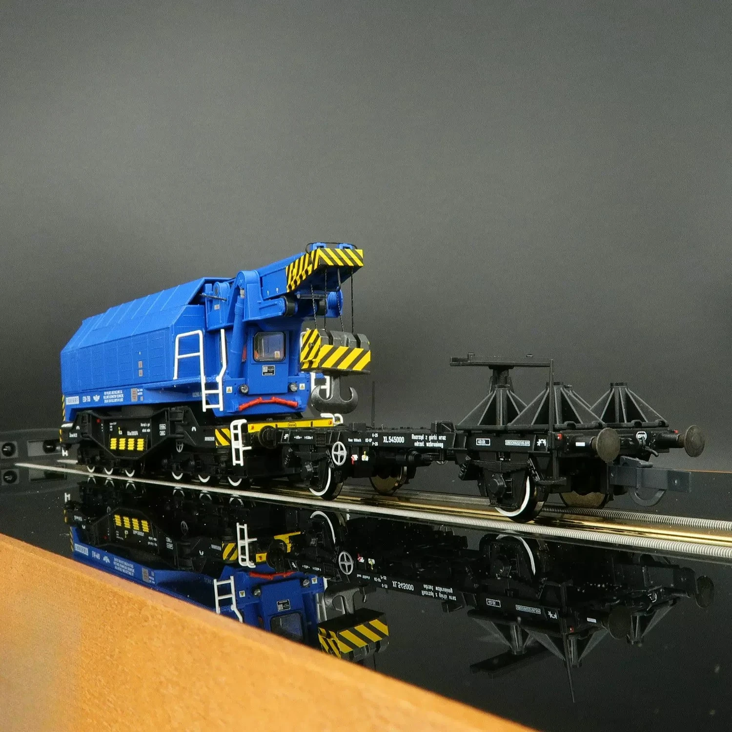 ROCO HO 1/87 Train Model EDK 750 Railway Crane Engineering Crane Digital Sound Multiple Versions Optional Adult Collection Gift