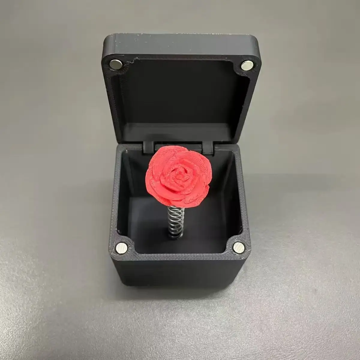 3D-geprinte meerlaagse verrassingscadeaudoos, Halloween-cadeaudoos met mini-middelvinger, grapcadeaudoos met 6 lagen voor feestjes
