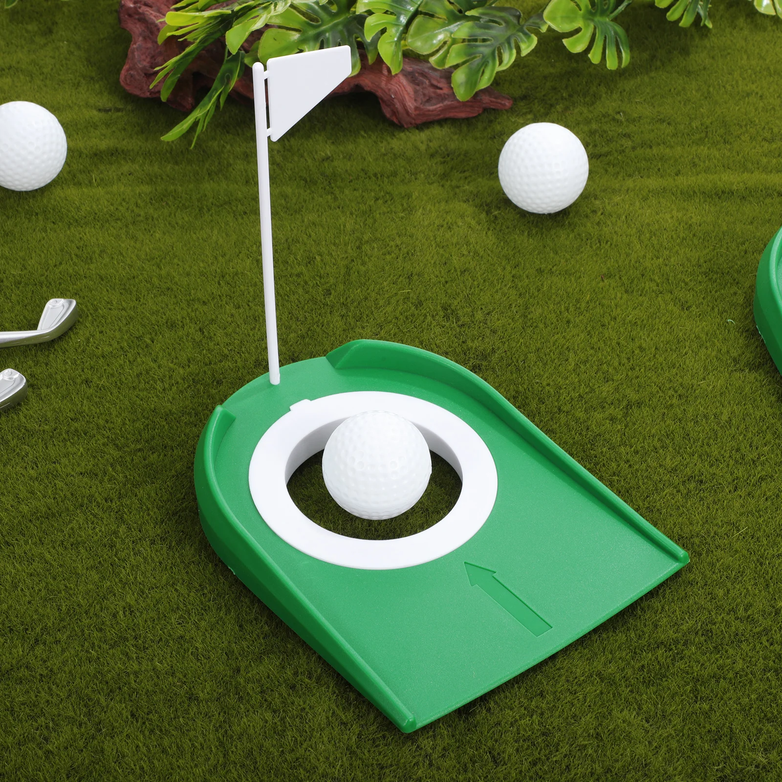 

2pcs Putting Cups Sturdy Abs Plastic for Practice Portable Indoor Golf Practice Exerciser with Flag