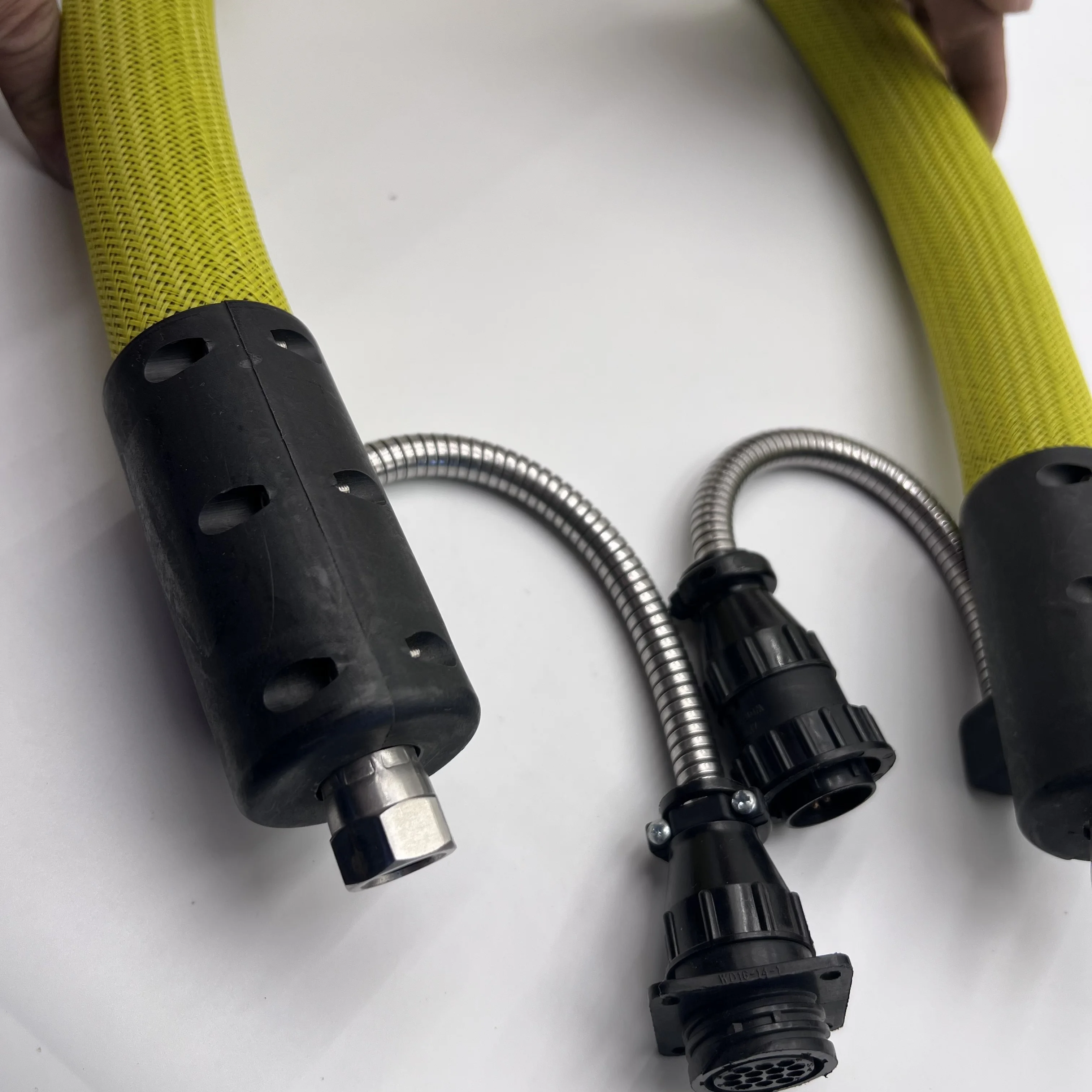 6mm Electric Heated Hose (PTFE Inner Hose) for Industrial Use with Cutting Service 25MPa Pressure OEM Available
