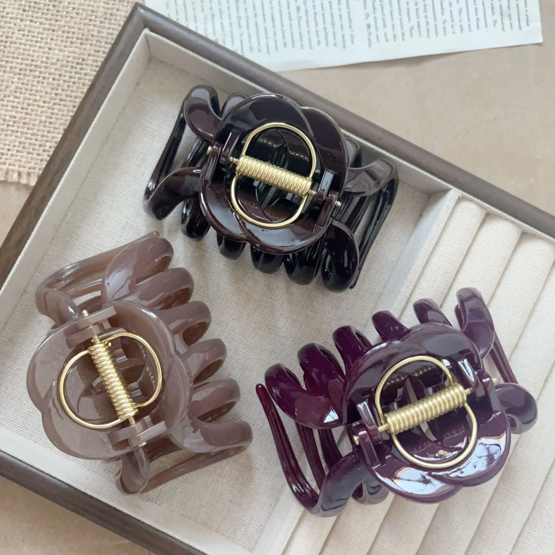 Elegant French Resin Pumpkin Hair Claw Wide Large Shark Clip Fits Thick Hair Women Back Head Stylish Daily Party Hair Accessory