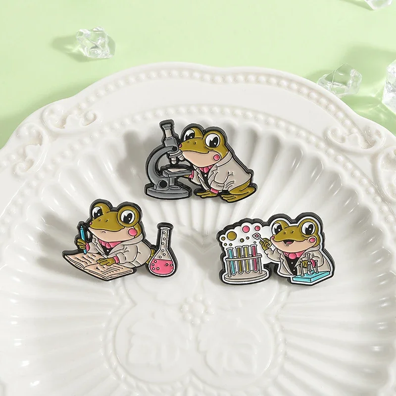 Frog Scientist Brooch Enamel Pins Cartoon Dr. Frog Lab Chemical Experiments Microscope Brooch Lapel Badge Jewelry Gift Students